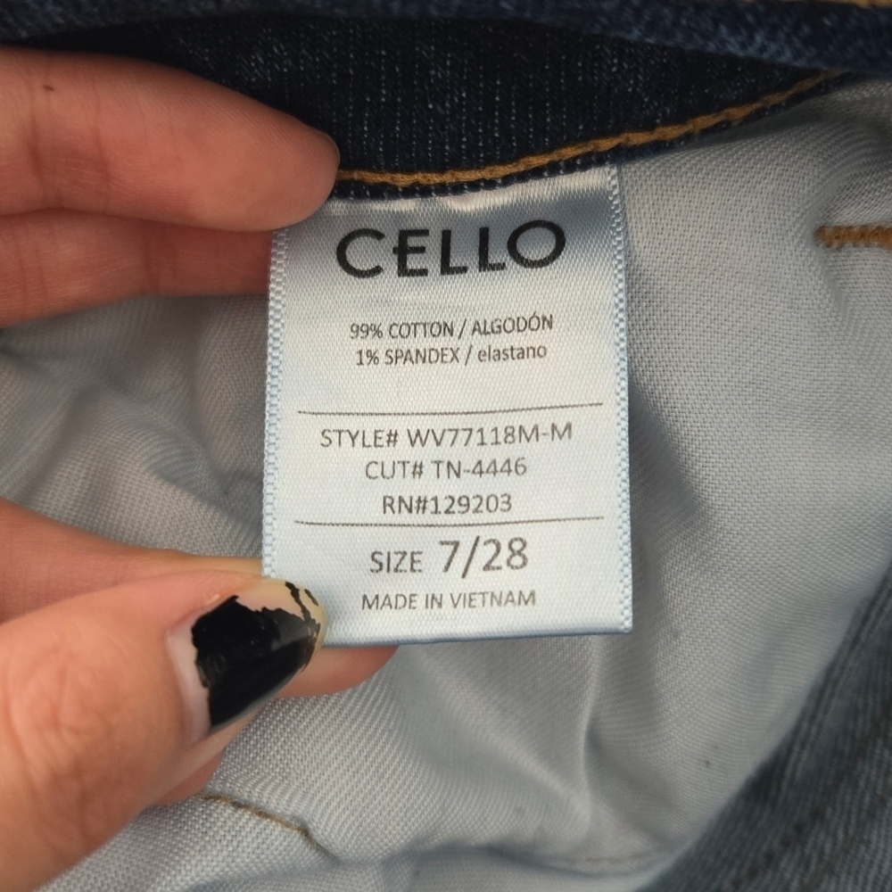 Cello High Rise Ripped Distressed Jeans. Size 28. Good preowned condition - Picture 7 of 8